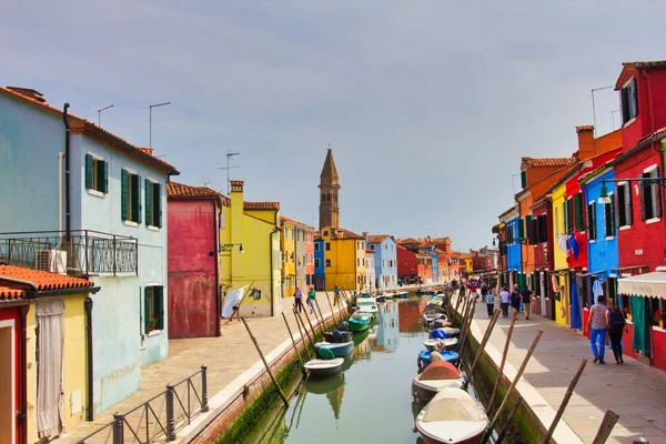 Een Van Kleurrijke Hoofdstraten Van Burano Venetië — Stockfoto