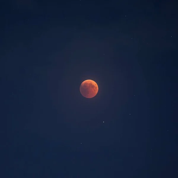 Красивый Снимок Кровавой Луны Звездной Ночи Отлично Подходит Прохладного Фона — стоковое фото