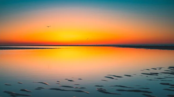 Ein Schöner Blick Auf Die Reflexion Der Sonne See Gefangen — Stockfoto