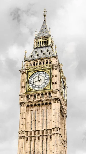 Plan Faible Angle Célèbre Big Ben Londres Sous Ciel Nuageux — Photo