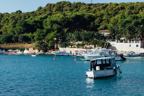 Hvar Chorvatsko Května 2016 Vysokoúhlý Snímek Lodí Malém Přístavu Městě — Stock fotografie