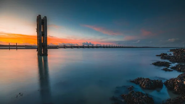 Reflejo Columna Agua Atardecer Oosterschelde Stormsurge Barrier Países Bajos — Foto de Stock