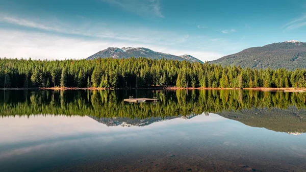 Beautiful Green Scenery Reflecting Lost Lake Whistler Canada — 스톡 사진