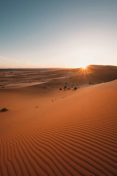 Disparo Vertical Del Impresionante Desierto Bajo Cielo Azul Capturado Marruecos — Foto de Stock