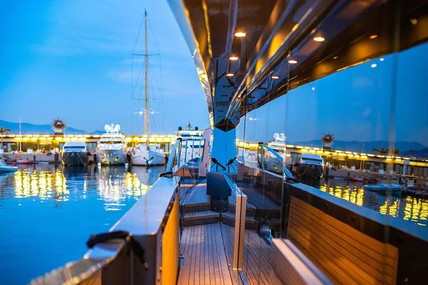 Magnifique Port Lumineux Monacor Réfléchissant Dans Les Murs Miroirs Yacht — Photo