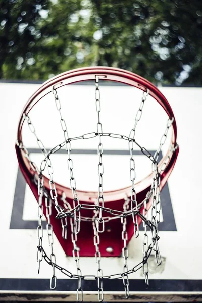 Colpo Verticale Angolo Basso Cerchio Basket Campo Basket — Foto Stock