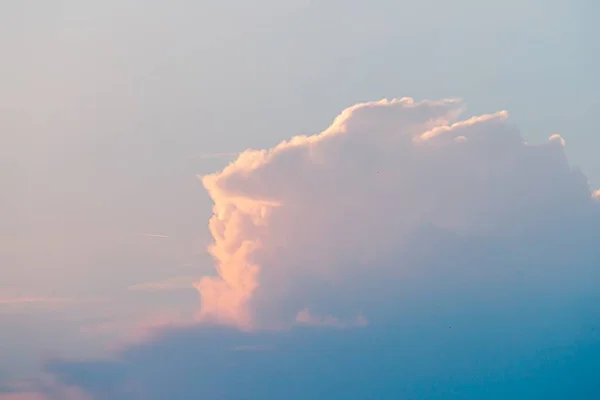 Bel Colpo Nuvole Gonfie Nel Cielo Blu Ottimo Uno Sfondo — Foto Stock