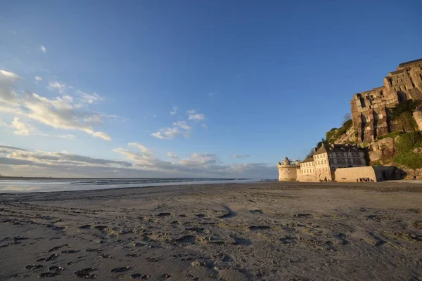 Красивый Вид Замок Пляже Захваченный Мон Сен Мишель Франции — стоковое фото