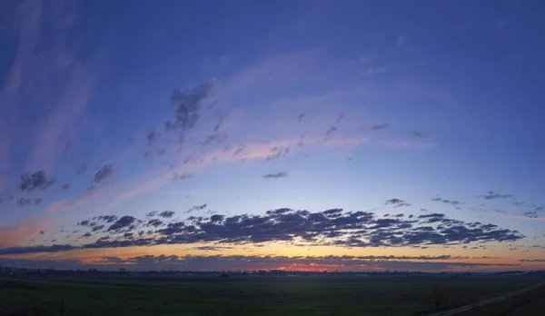 Uno Scatto Mozzafiato Bellissimo Paesaggio Verde Sotto Cielo Nuvoloso Mozzafiato — Foto Stock