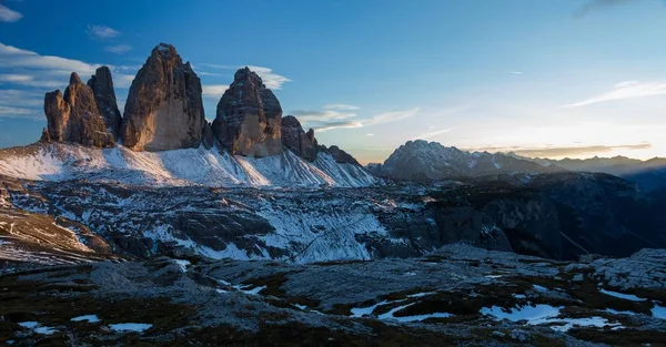 Uma Foto Panorâmica Mountain Tre Cime Lavaredo Nos Alpes Italianos — Fotografia de Stock