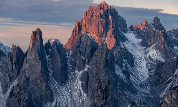 Захватывающий Снимок Горы Мисюрина Итальянских Альпах Облачным Небом — стоковое фото