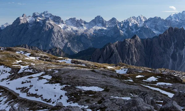 Hermoso Paisaje Los Alpes Italianos Bajo Cielo Nublado Mañana —  Fotos de Stock