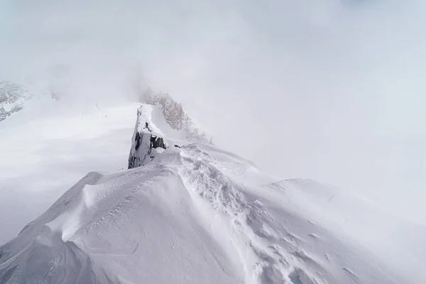 Uma Vista Deslumbrante Dos Alpes Cobertos Neve Mont Blanc Massif — Fotografia de Stock