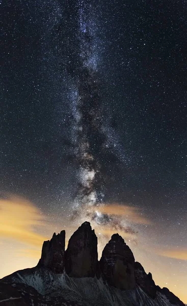 Vertikal Bild Milkyway Över Berget Tre Cime Lavaredo Italienska Alperna — Stockfoto