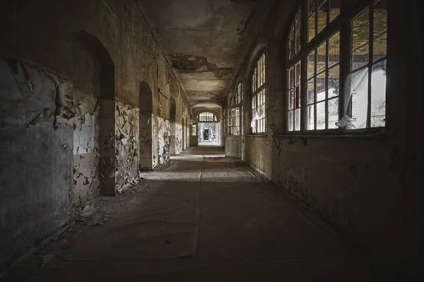 Uma Bela Vista Interior Antigo Edifício Abandonado — Fotografia de Stock