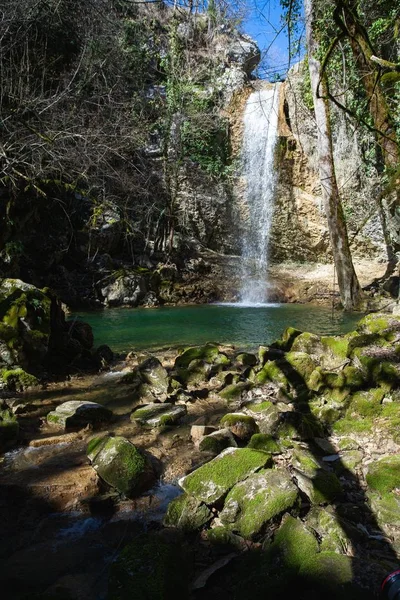 Vertical Shot Stones Covered Moss Lake Waterfall Butori Istria Croatia — ストック写真