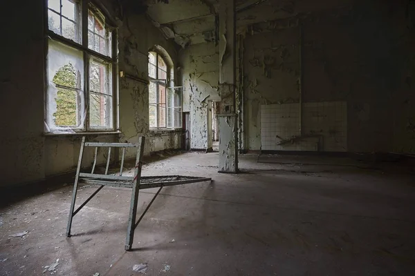 古い放棄された建物の内部の美しい景色 — ストック写真