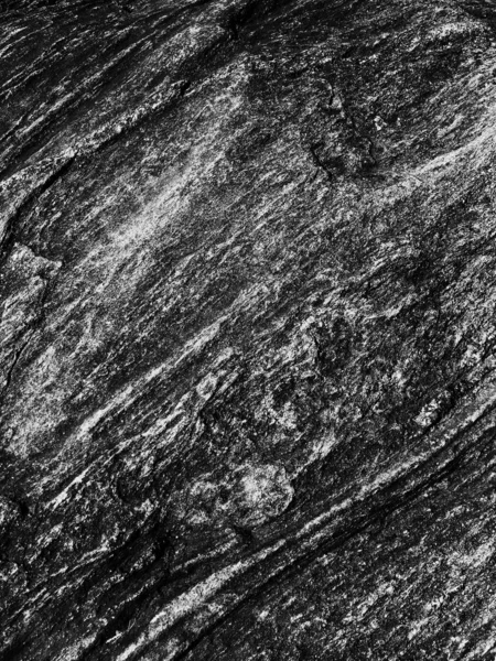 Balança de cinza vertical de uma superfície de rocha capturada de um ângulo alto — Fotografia de Stock