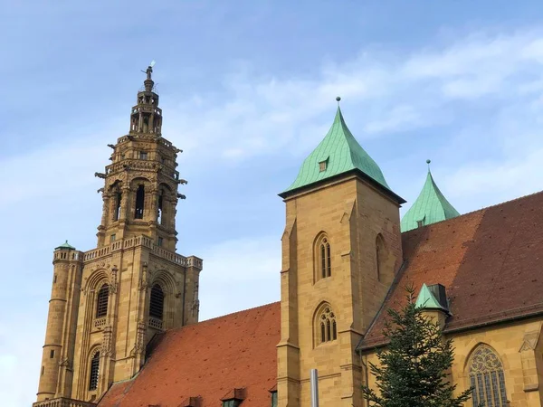 Vue Angle Bas Église Saint Kilien Sous Ciel Nuageux Bleu — Photo