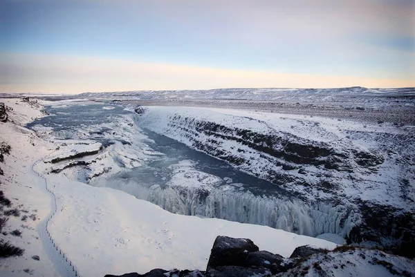 Ένα Τοπίο Του Παγωμένου Καταρράκτη Gullfoss Στην Ισλανδία Κάτω Από — Φωτογραφία Αρχείου