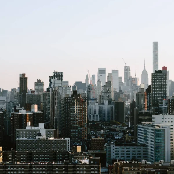 Belle vue sur les bâtiments et les gratte-ciel de New York, États-Unis — Photo