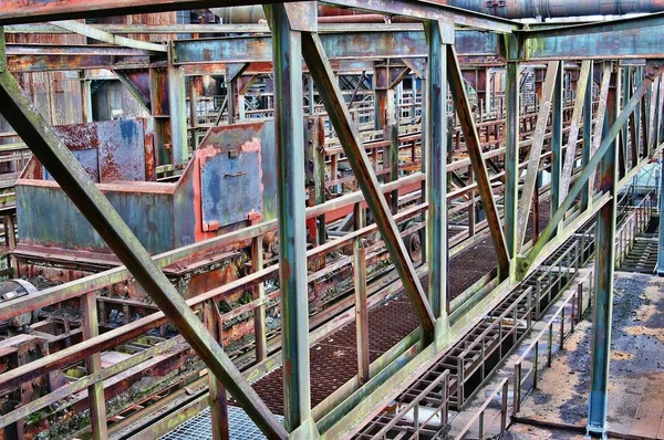 Vacker bild av en gammal övergiven rostfabrik — Stockfoto