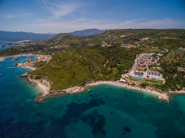Légi felvétel a gyönyörű föld és az óceán elfogott Samos, Görögország — Stock Fotó