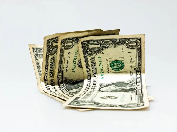 Μεμονωμένη λήψη μερικών χαρτονομισμάτων του ενός δολαρίου σε λευκό φόντο — Φωτογραφία Αρχείου
