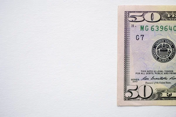 白色表面上一张50美元钞票的特写镜头 — 图库照片