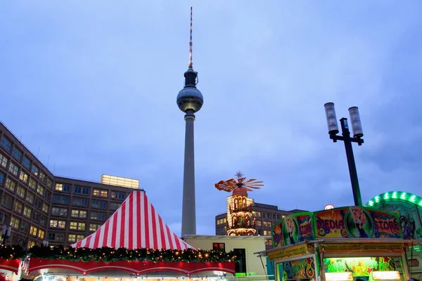 Weihnachtsmarkt am Alexanderplatz — Stockfoto