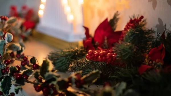 Closeup Christmas Tree Red Decorations Lights Blurry Background — ストック写真