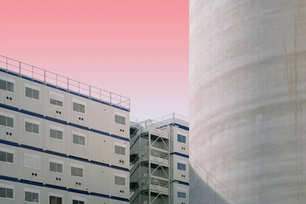 Fehér és kék beton szerkezetek rózsaszín alapon — Stock Fotó