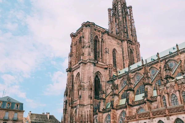 Vista panorámica de la famosa catedral histórica de Estrasburgo en Francia — Foto de Stock