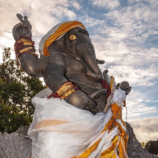 Kaplan Mağarası Tapınağı, Krabi, Tayland, Asya 'daki ünlü tarihi bir dönüm noktasının yakın çekimi. — Stok fotoğraf