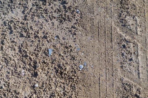 Hög vinkel skott av en öde stenig stenstruktur i marken — Stockfoto