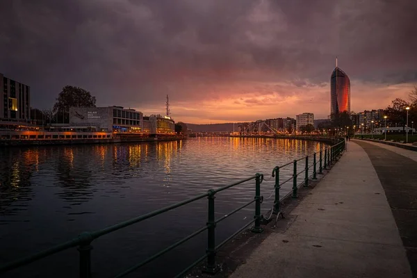 Pôr do sol sobre o Mosa — Fotografia de Stock