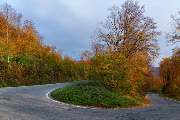 Kręta Droga Górach Medvednica Zagrzebiu Chorwacja Jesienią — Zdjęcie stockowe