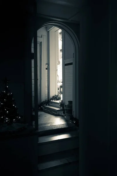 Vertikal Bild Ett Hus Redo För Julen Festligheter — Stockfoto