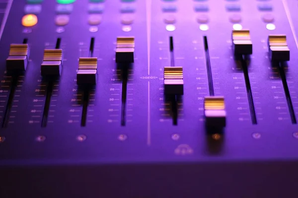 Closeup of a studio sound effect tools under neon lights with a blurry background — Stock Photo, Image