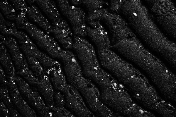 Closeup tiro de areia preta molhada perfeito para usar um fundo neutro — Fotografia de Stock
