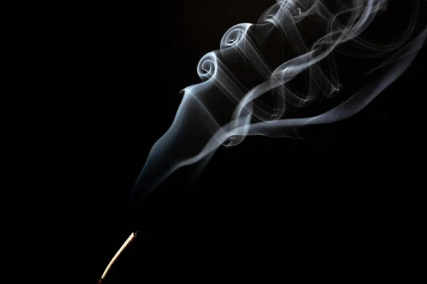 Realistic shot of a wisp of smoke against a black background - great for a cool background — Stock Photo, Image