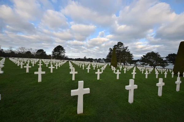 Цвинтар для солдатів, які загинули під час Другої світової війни в Нормандії. — стокове фото