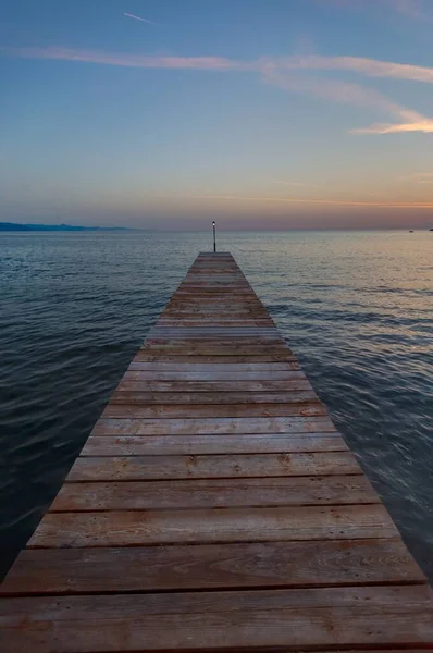 Vertical Shot Wooden Dock Leading Ocean Breathtaking Sunset Lesbos — Stock Photo, Image