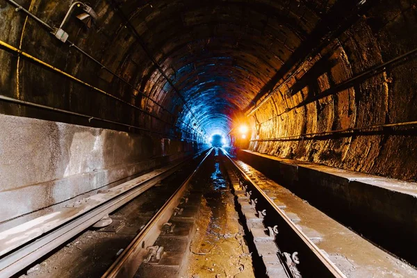 Underground tunnel and the railway in New York, Stany Zjednoczone Ameryki — Zdjęcie stockowe