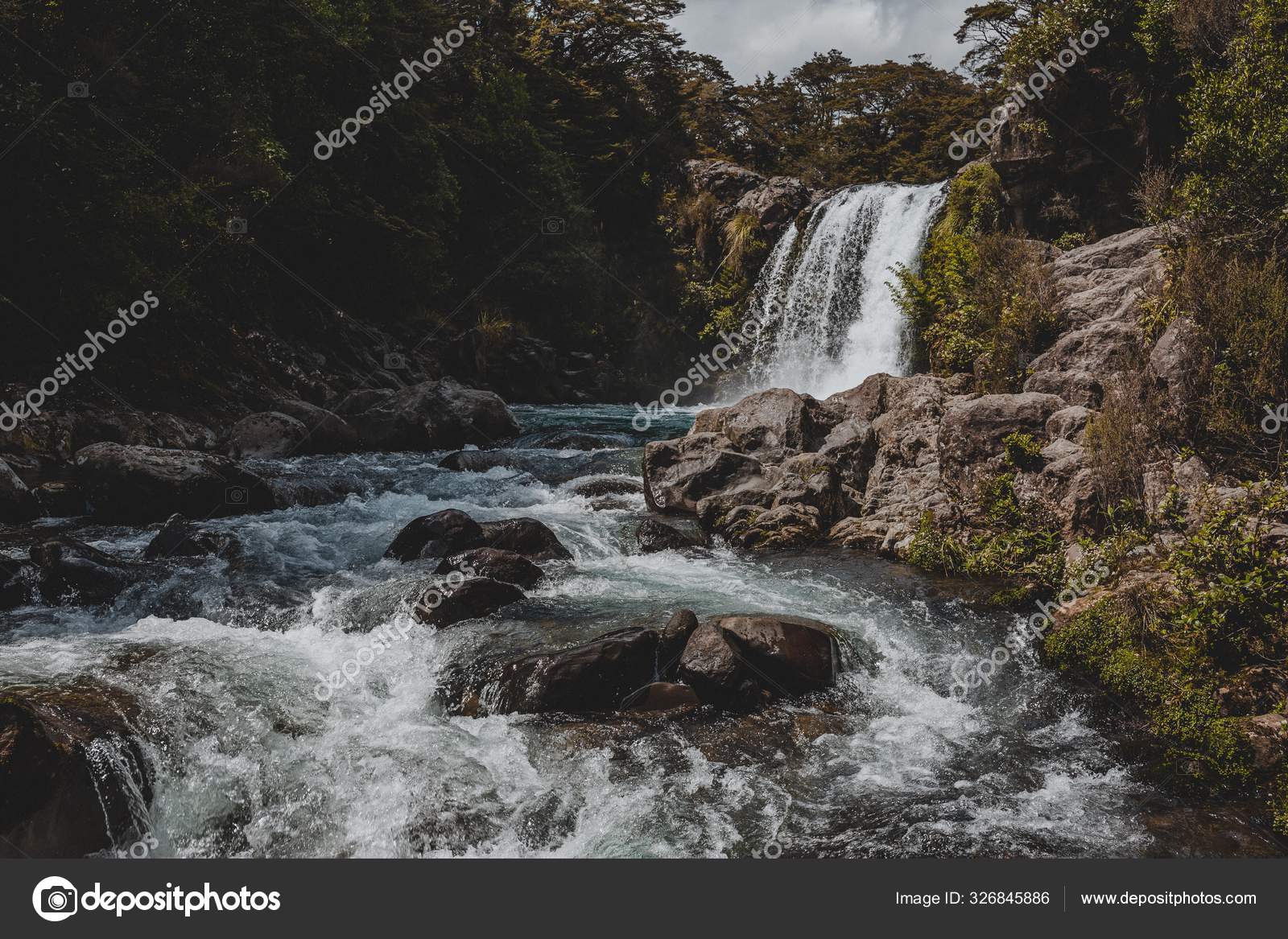 Beautiful Scenery Powerful Waterfall Gollum's Pool New Zealand — Stock  Photo © Wirestock #326845886, image size:1600x1167