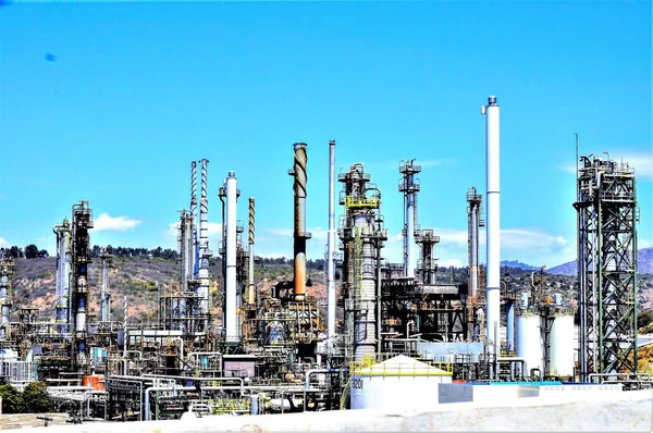 Industrieel landschap onder de heldere hemel in Chili, Zuid-Amerika — Stockfoto