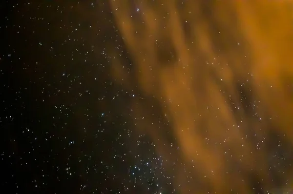 Imagen fascinante del impresionante cielo nocturno enviando energía romántica a la gente — Foto de Stock