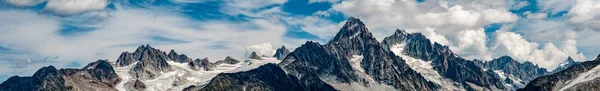 Panorama Pokrytych Śniegiem Aiguille Chardonnay Lodowca Argentiere Okolicznych Gór Zachmurzonym — Zdjęcie stockowe
