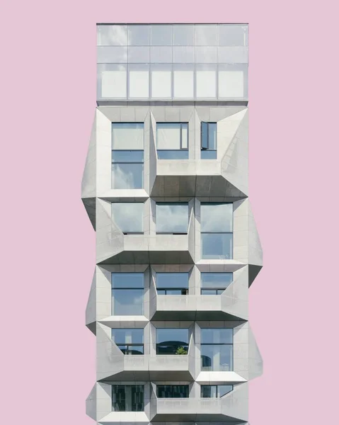 Illustrazione verticale di una struttura metallica su sfondo rosa — Foto Stock