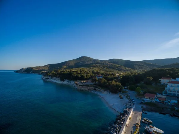 Gyönyörű strand táj az óceán Samos, Görögország — Stock Fotó